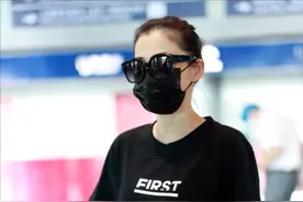 梅婷减肥成功后穿衣好自信，普通黑T恤配牛仔裤，都穿出了国际范图片