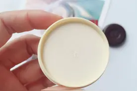 五六十岁不用刻意扮嫩，我国有一老牌素颜霜，出门前涂涂很显气色图片