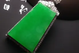「无事最可贵」价值5635万的翡翠无事牌，算不算物超所值？图片