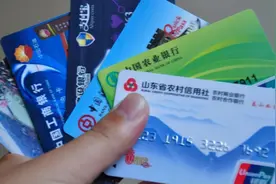 银行卡将被时代淘汰？本月起，取款新规落地，适用于所有ATM机图片