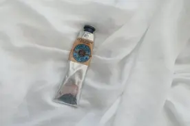 真正优雅的女人，出门包里会带有这5样东西，少一样都不“精致”图片