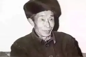84年，湖南老农买站票车厢里受气，列车员看信大惊：胡耀邦是他弟图片