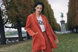 张予曦长着一张“小说女主脸”，穿橙色西装复古高级，越看越精致图片