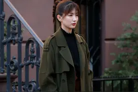江疏影军绿色大衣穿搭，尽显成熟女性魅力图片