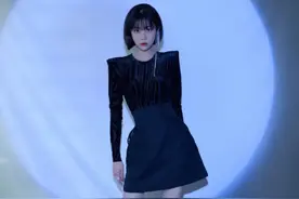 84斤的李溪芮不愧是“腿精”！穿超短裙长腿又细又直，身材绝了图片