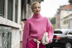 “瘫”在家的情人节也要美 Cozy宽松大毛衣慵懒居家还能显脸小图片