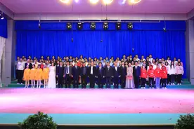 大姚一中60届高二年级"跃动青春·追逐梦想"新年文艺晚会图片