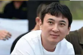 王思聪对发型要求真低！看到他的新发型，网友：Tony竟还笑得出来图片