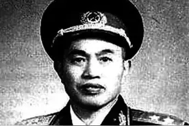 《皮定均将军下连当兵走后，战士失声痛哭》图片