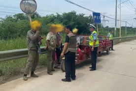 “零容忍”！武汉东湖高新区交警严查三轮车违法载人图片
