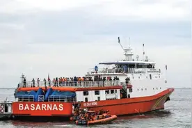 印尼坠机乘客：匆匆出门的机长，一周前才有宝宝的新手爸爸……亲人们牵挂着他们 | 潇湘晨报世界观图片