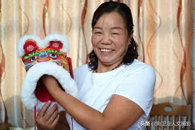 山西农民大姐专做“小孩活”，足不出户年赚20万元，看做的啥图片