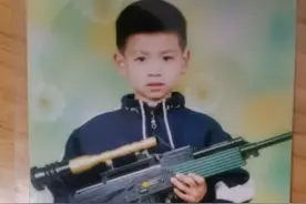 童年的“警察梦”实现了！图片