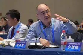 孩子出生率下降，教授提议不生孩子下调养老金，网友反嘲：你先生图片