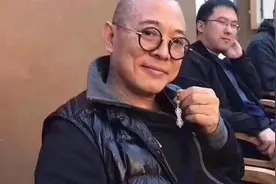 李连杰脖子戴的那块和田玉，为什么现在价格飙升到两亿图片