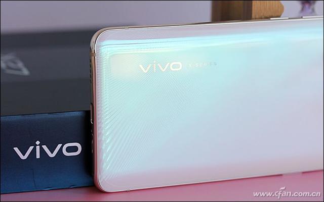 感受升降镜头和零界视野的冲击！vivo X27评测体验