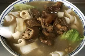 广东藏在深巷的小饭馆，30年无招牌，只卖半天还单休，生意却爆好图片