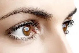 为什么不建议女人割“双眼皮”？主要有这4方面原因，庆幸没跟风图片