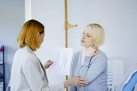 中西医临床就业前景怎么样？要不要选择报考？图片