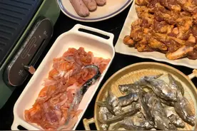 潮爸9月6日午餐记录，烤三文鱼皮，吃羊肉串图片