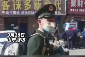 男子服役两年回家姥姥抱住泣不成声图片