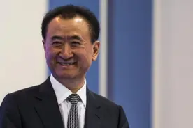王健林专属女秘书，年薪7位数，现实的生活你完全想不到图片