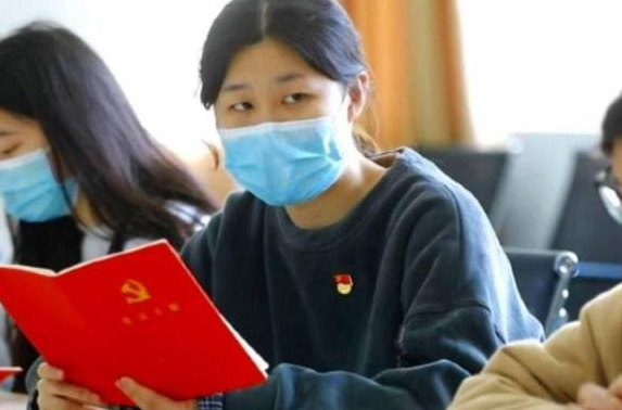 大学期间入党有优势，可弊端却“鲜为人知”，需想好再做决定