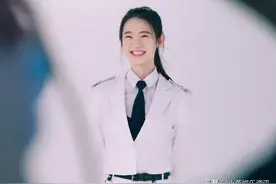 张艺凡和许潇晗同框后，才知什么叫天生电影脸，你有什么看法？图片