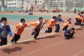 学生上体育课发生了意外伤害，责任怎么划分？暑假期间在校外发生安全事故，学校该不该担责？图片