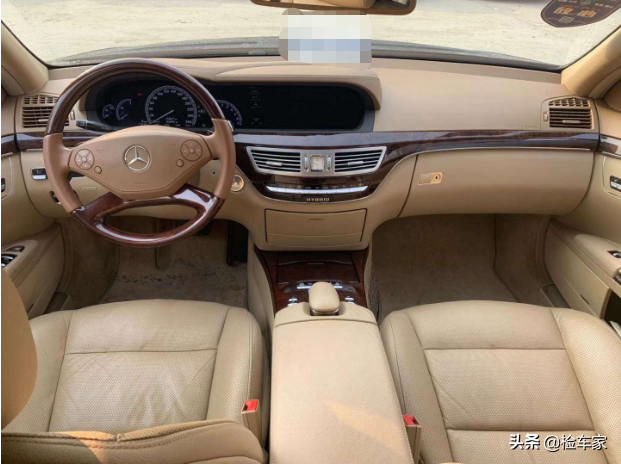 为啥奔驰S400L30万都没人买？网友：换块电池10万，爱得起伤不起