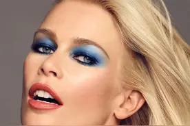 时尚圈的永恒传说，50岁超模Claudia 推出全新芭比娃娃图片