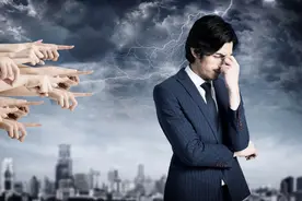 职场被人孤立怎么办？别慌，做到3点突出重围，笑傲职场江湖图片