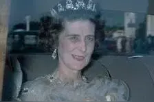 当王后还被小三羞辱？丈夫出轨终遭报应，落魄公主守寡40年成传奇图片