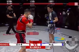 药水哥和向佐上演真人格斗，被对方打到爬不起来，10分钟结束比赛图片