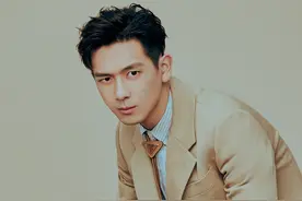 李现 x VogueMe四月刊|封面花絮大片释出，时髦穿搭演绎霸道总裁图片