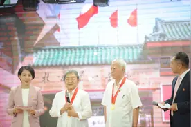 东城区教育系统96人荣获“光荣在党50年”纪念章图片