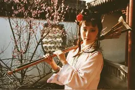 黛玉葬花在《红楼梦》的作用：对自己身世的叹息，暗示了贾府结局图片