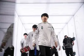 LOL-S11: Khan凯南完美重现“天雷”名场面，DK团战翻盘3-0淘汰MAD图片