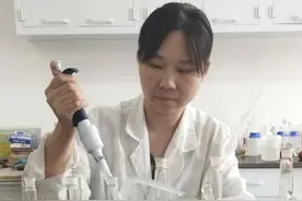 泪目！父患重病，奶奶捡废品供养，女博士版《致谢》全网刷屏，结局热血！图片