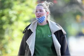 32岁超模孕期奶茶不离手，身材浮肿小腹微凸，比男友还胖一圈图片