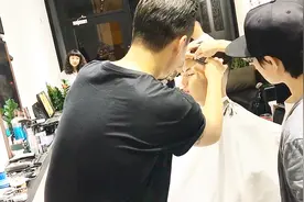 “肯尼斯”美发大师剪女发技术精湛、剪男发还回到学员不愧是大师视频封面