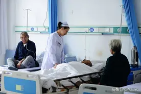 农村老人住院，为什么临死之前要立即出院接回家？图片