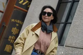 入秋了，60多岁的女人该怎么穿？“棉麻裤配平底鞋”，时髦显气质图片