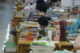 我，在一线城市的民政局工作，揭露公务员一个月工资大概有多少图片