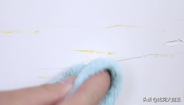 白墙脏了不用重新刷，用这4样东西擦一擦，墙壁白净如新，厉害了