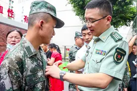 重庆市忠县：欢送新兵入伍，青春献军营建功新时代图片