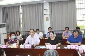 北海市政府副市长、市公安局局长李泽进到市信访局开展接访下访活动图片