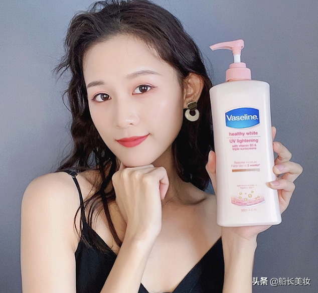 瓶子是粉红色的身体乳v