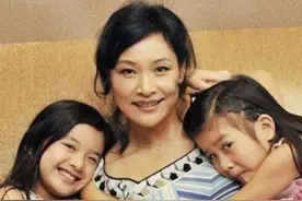 21年过去了，陈冲亲生女儿哈佛毕业，被弃养双胞胎养女却令人感慨图片
