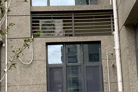 济南一小区现奇葩户型：楼下厨房做饭，楼上卧室遭殃图片